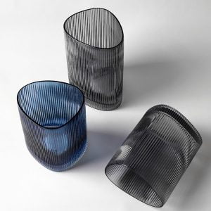 Vertical-glass-vase-1